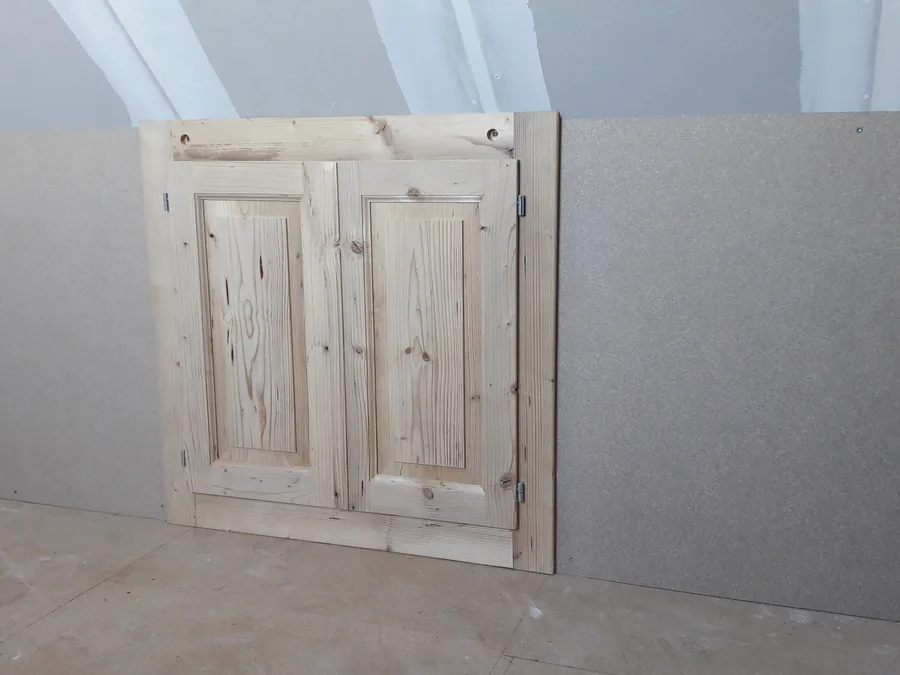 Einbaumöbel aus Massivholz mit passenden Türen